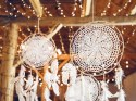 Łapacz snów piórka białe dekoracja na ślub wesele
