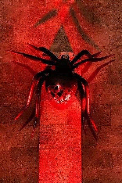 Balon foliowy stojący pająk na Halloween wielki czarno czerwony 275x152cm